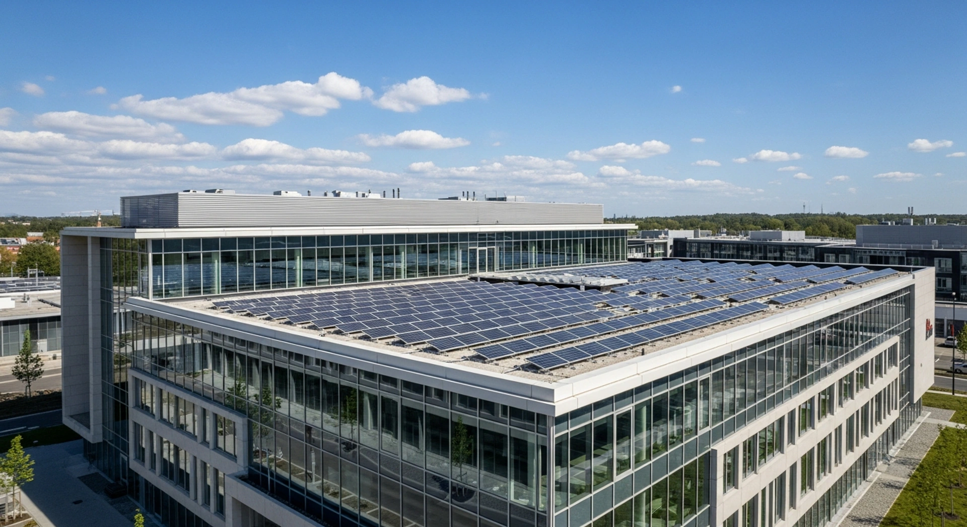 Solarmodule auf einem Gewerbedach